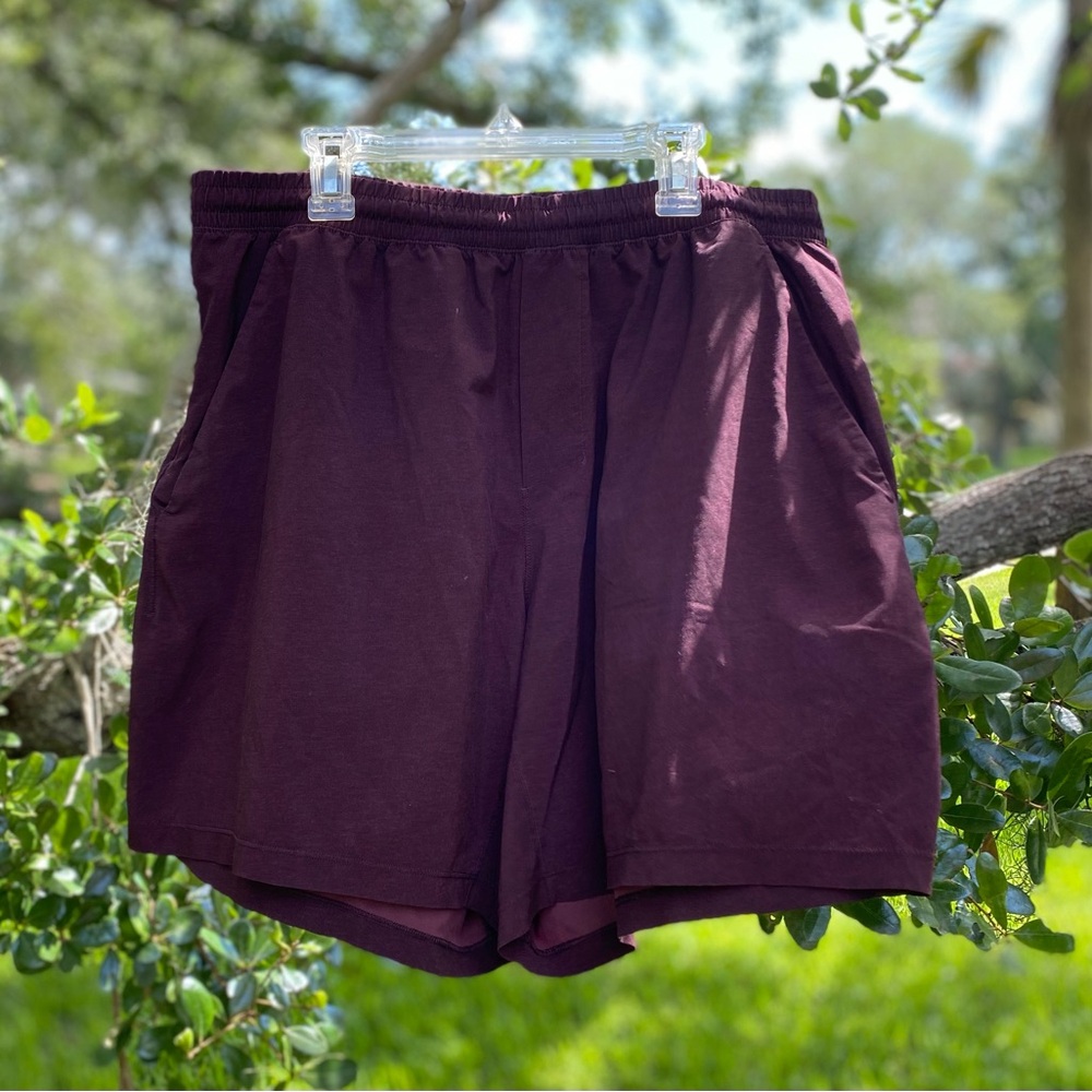 Lululemon Burgundy 7” Pace Breaker Shorts Men’s 32 Waist